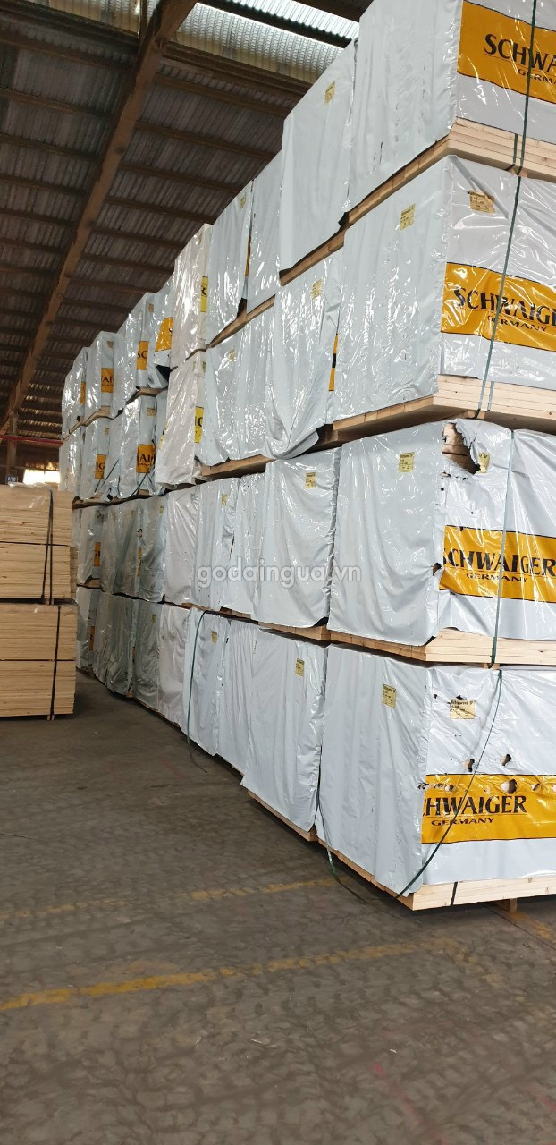 cửa hàng bán gỗ thông