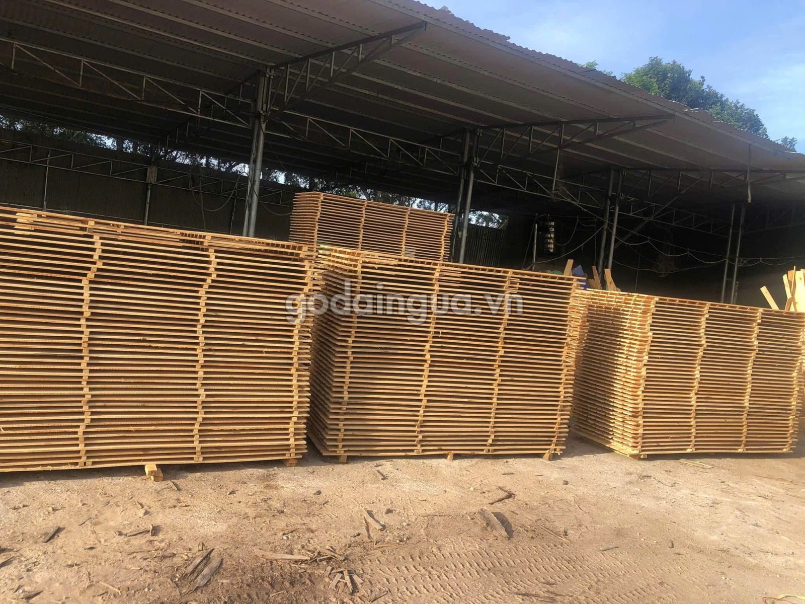 vạt giường gỗ