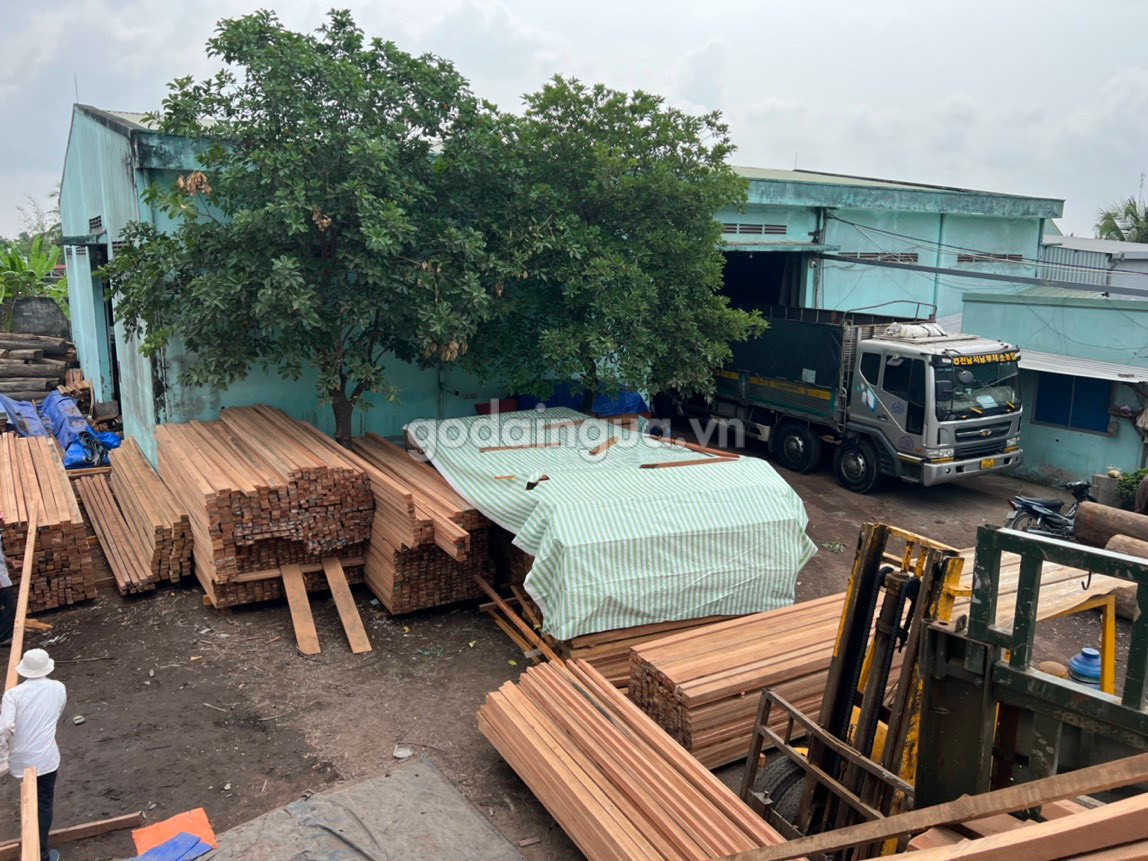 Xưởng xẻ gỗ Dầu ở Hồ Chí Minh